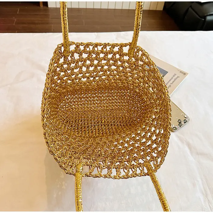 Sac cabas doré tressé à l'épaule