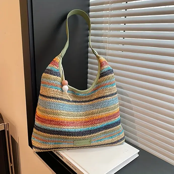 Sac à main bohème multicolore à rayures avec décoration en pompon