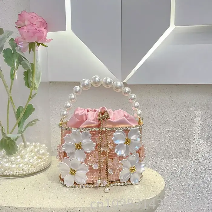 Sac seau vintage floral ajouré fait main avec chaîne en strass