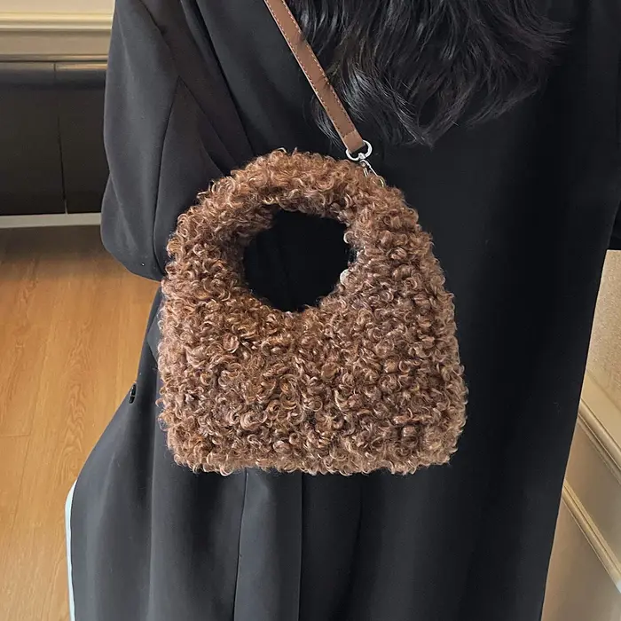 Sac à main femme en fausse fourrure d'agneau