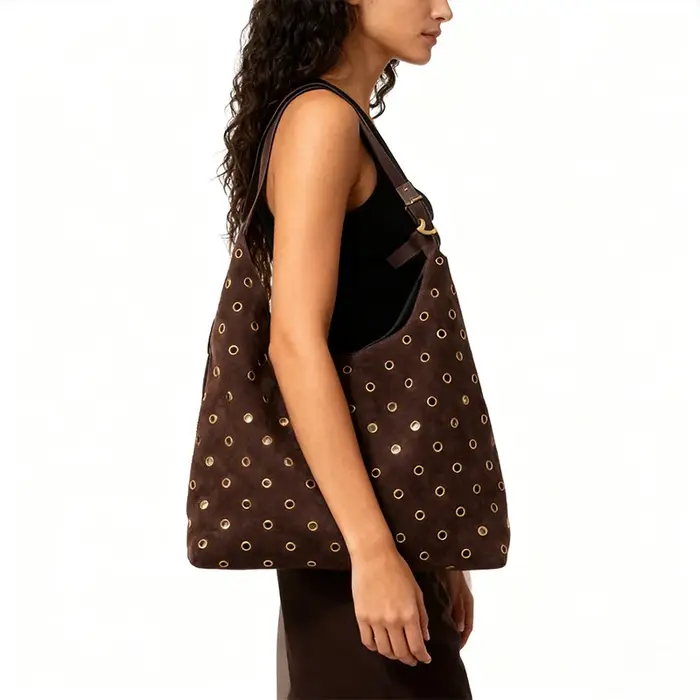Sac fourre-tout clouté en daim et métal avec portefeuille assorti