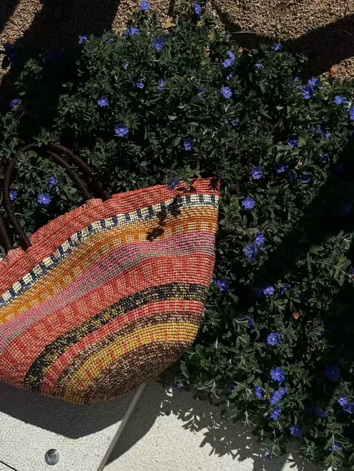 Sac à bandoulière en raphia coloré pour femme