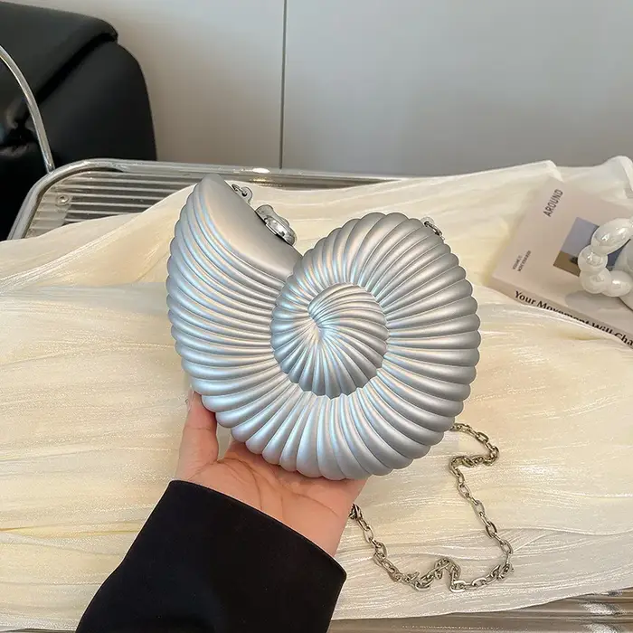 Sac de soirée en forme de coquillage avec personnalité
