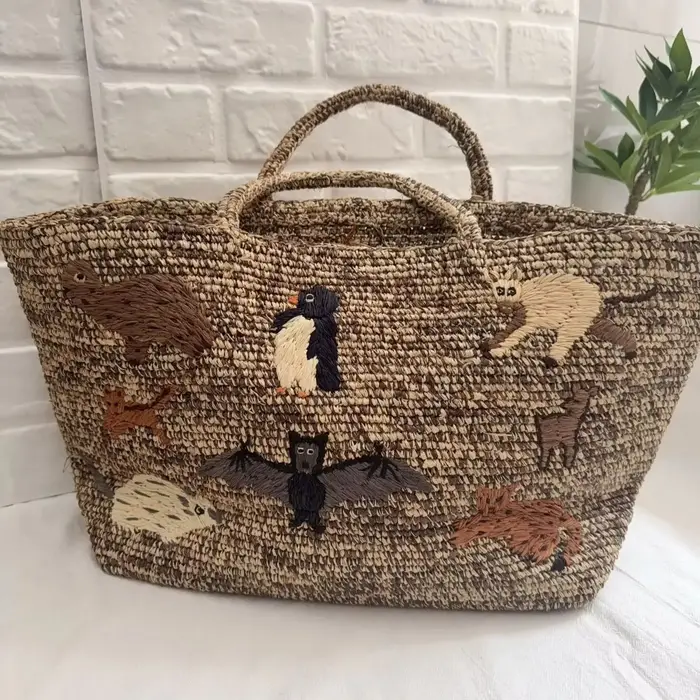 Sac fourre-tout en raphia fait main avec broderie