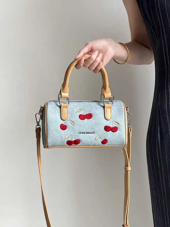 Sac à bandoulière avec motif brodé cerise