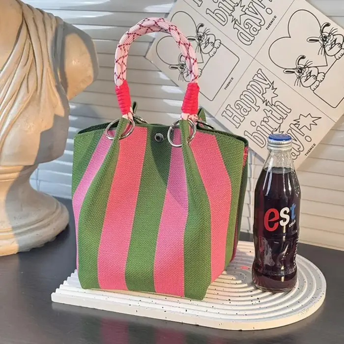 Sac tricoté en trois dimensions