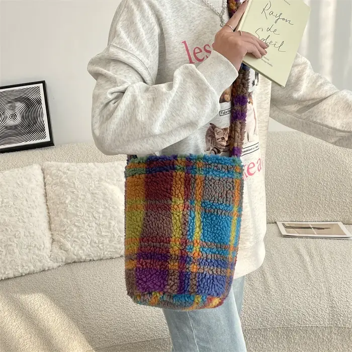 Sac messager vintage en fausse laine d'agneau pour femme