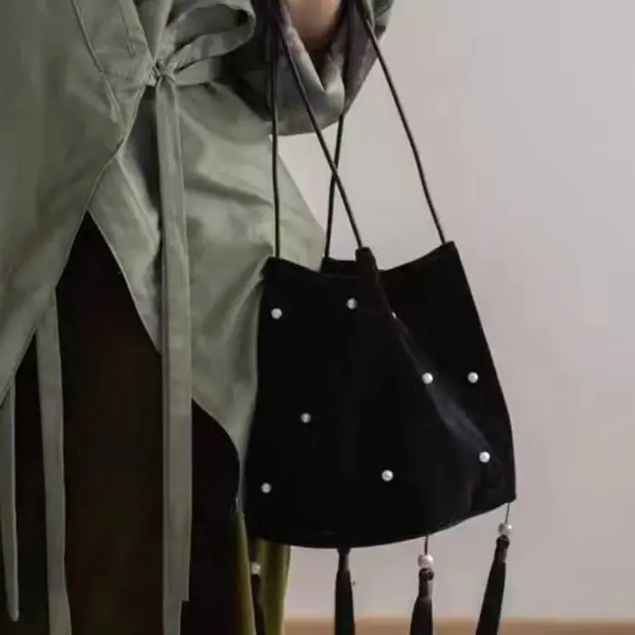 Sac à Pompon Vintage en Velours Noir pour Femme