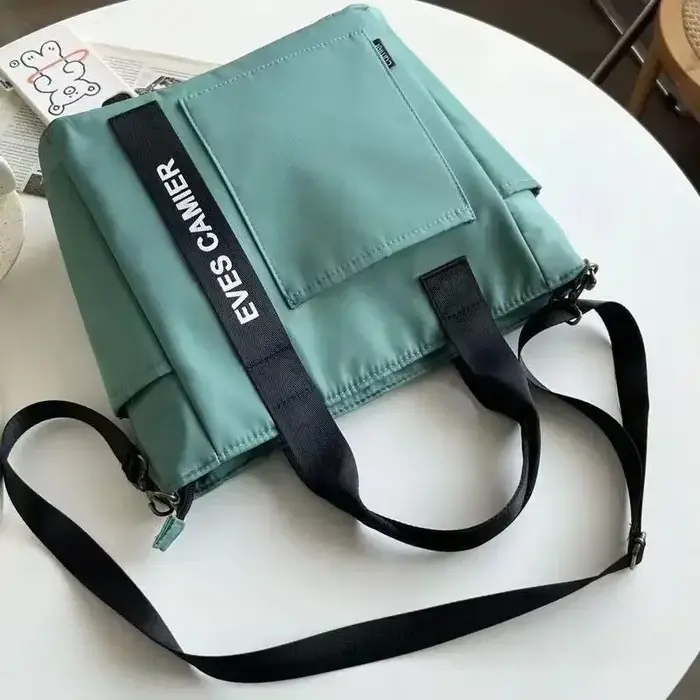 Nouveau Sac Fourre-tout Décontracté 2024 Grande Capacité Sac à Bandoulière en Nylon Imperméable Sac à Main en Toile Sacs Messager Simples et Tendance pour Étudiantes