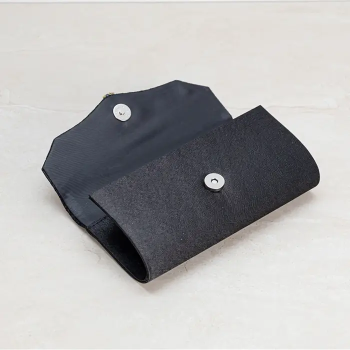 Pochette élégante en polyester doré