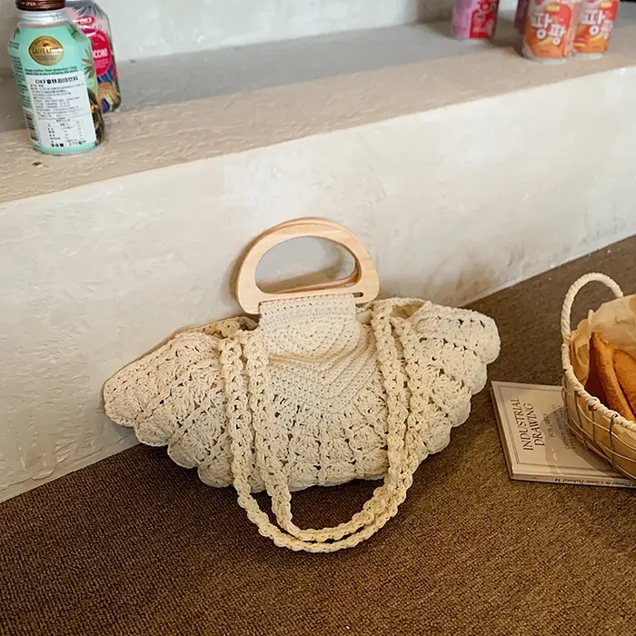 Sac à main en crochet en forme de coquillage avec bandoulière en bois