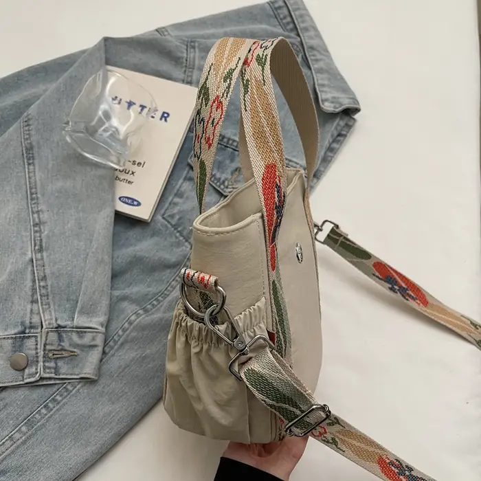 Sac fourre-tout vintage en nylon brodé pour femme