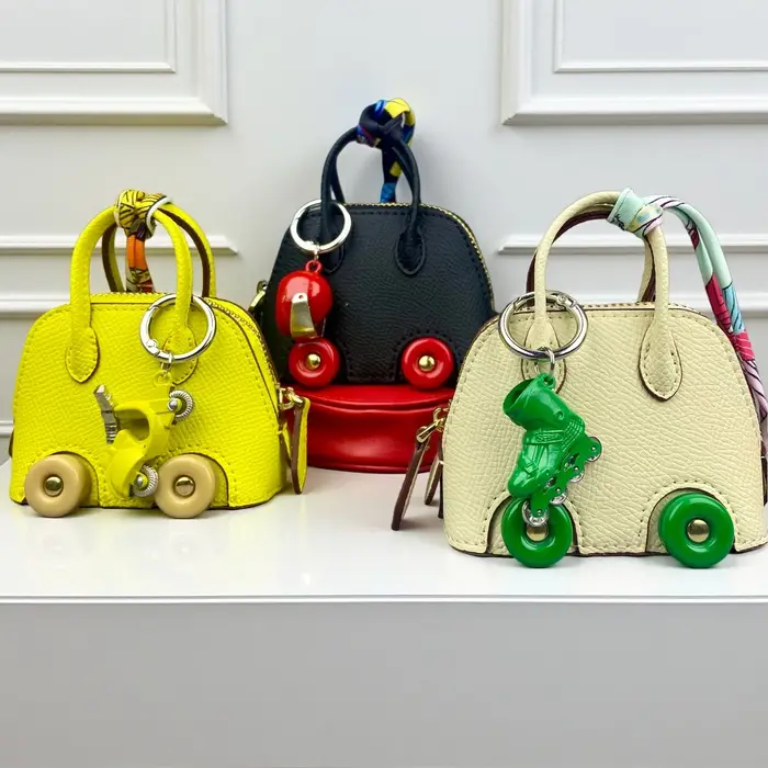 Mini pochette en cuir pour pneus – Adorable étui pour écouteurs en forme de voiture