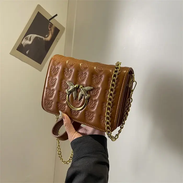 Nouveau Sac Texturé 2026 Modèle Swallow, Design Vintage Unique, Bandoulière Chaîne, Convertible Mult