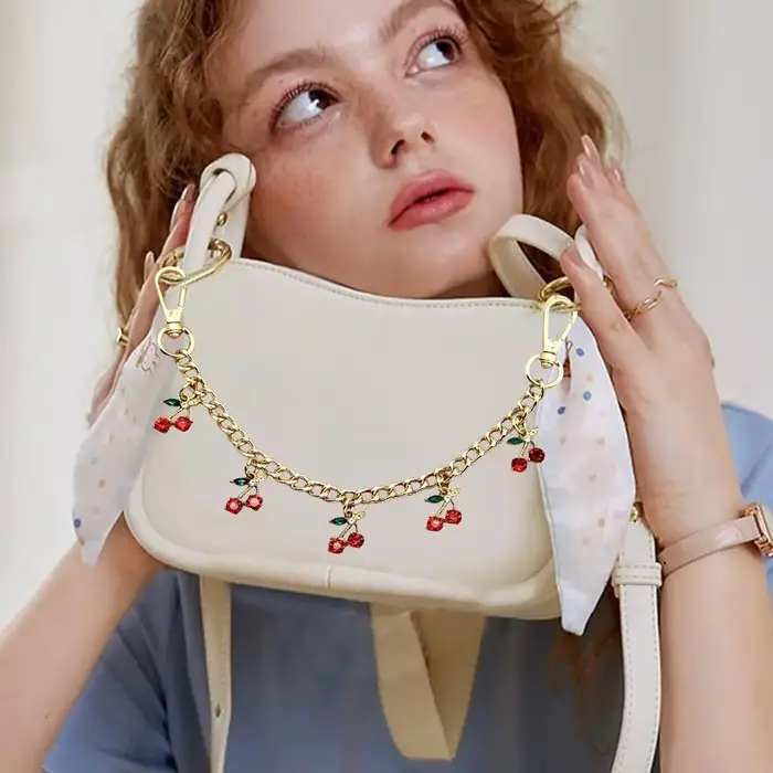 Porte-clés de luxe pour sac aux cerises, diamant cerise, breloques pour sac à main pour fille, accessoire de sac à faire soi-même, chaînes métalliques à couches douces