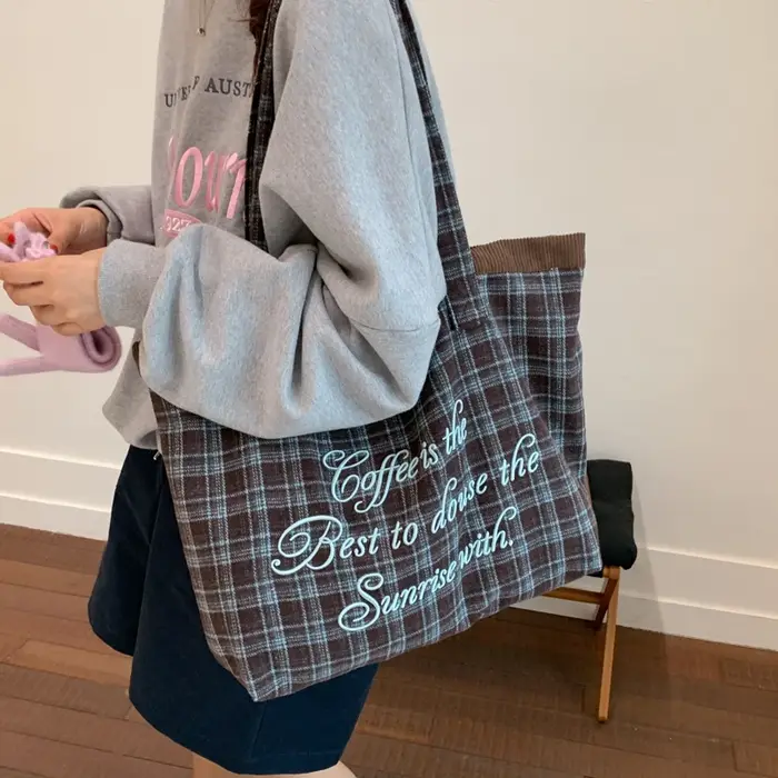 Sac fourre-tout brodé à carreaux rétro