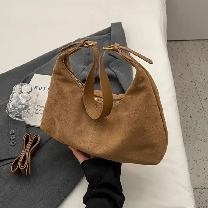 Sac à main tendance en daim