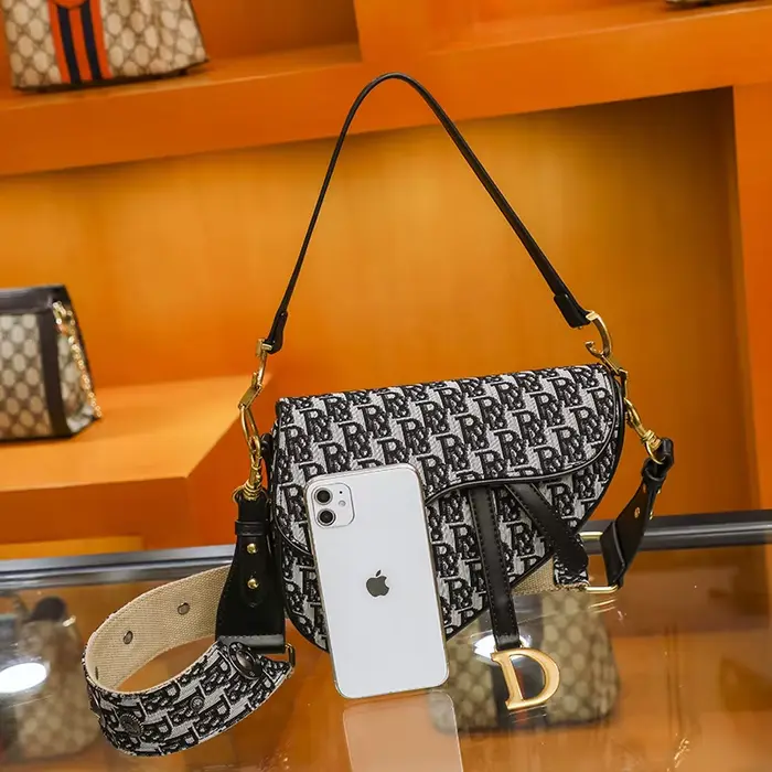 Nouveau Sac Bandoulière Femme 2026 – Sacoche Sous le Bras Tendance Premium Brodé avec Large Sangle É