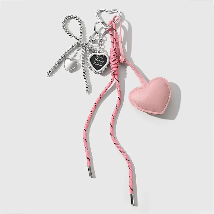 Porte-clés de luxe fait main avec pendentif cœur à pompon et nœud créatif, finition brillante, acces