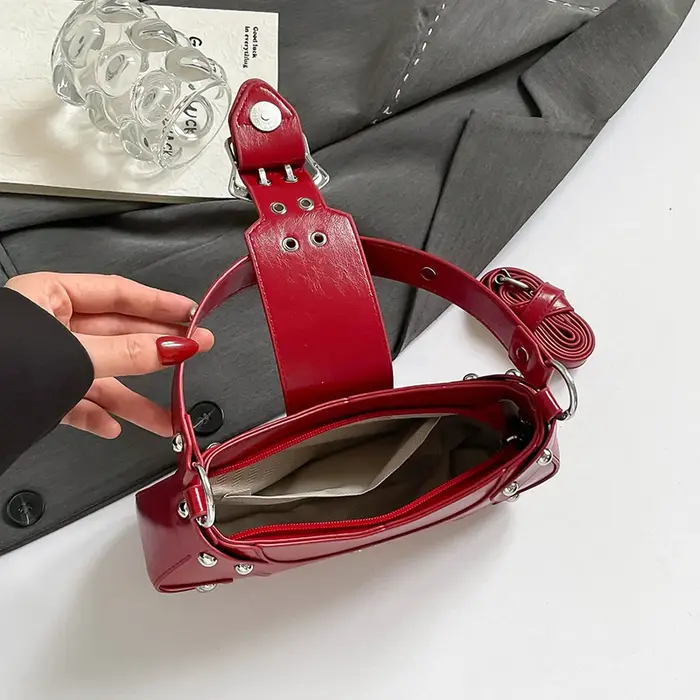 Pochette rouge femmes couleur unie sac à main en cuir Pu sac noir Style Punk Moto sous les bras bandoulière sac