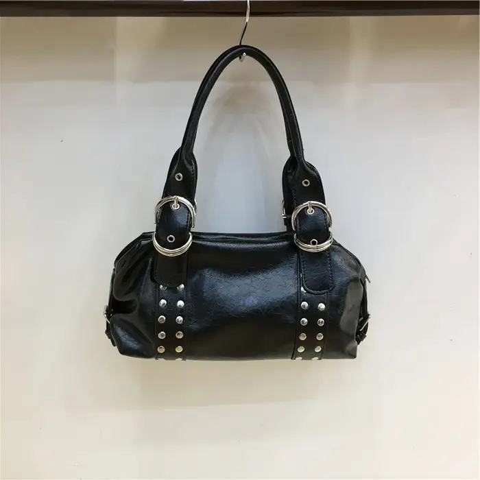2025 marque Design Vintage Rivet Larfe capacité en cuir oreiller sacs à main mode élégant voyage ais