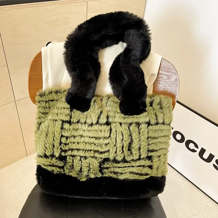 2025 hiver Sac fourre-tout en peluche concepteur fausse fourrure tissé Sac à main Simple sac de trajet grande capacité moelleux Sac à bandoulière marque Sac A Mai
