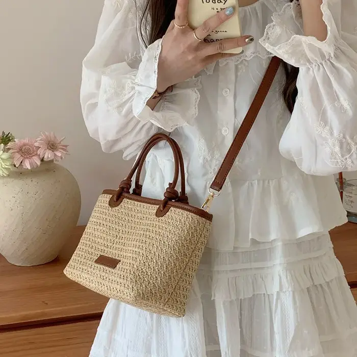 Mini sac fourre-tout en paille tressée