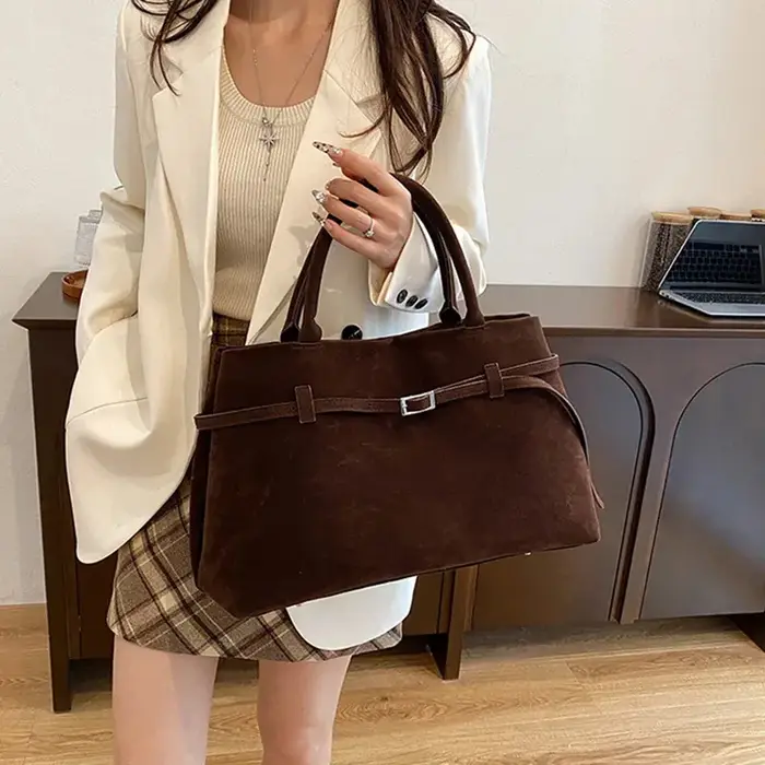 Sac fourre-tout vintage en cuir satiné – Style décontracté avec fermeture à boucle