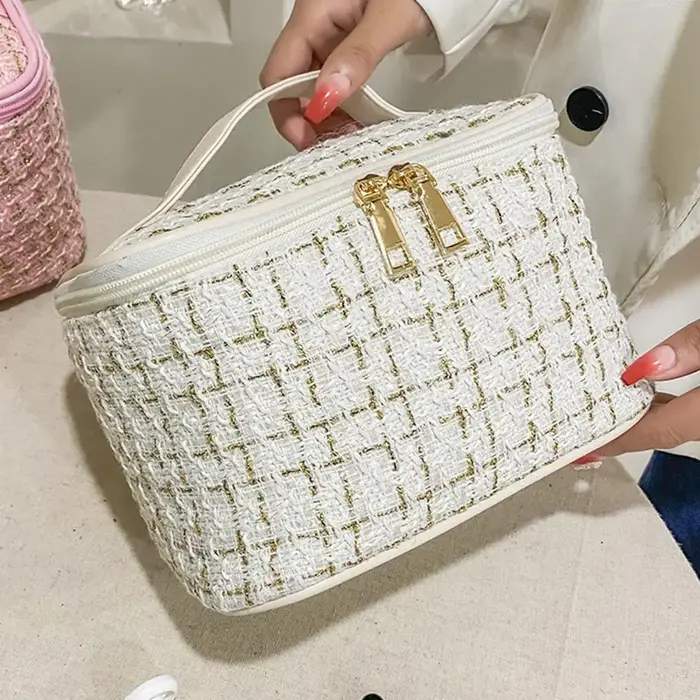 Nouvelle Trousse de Maquillage Tricotée 2026 pour Femme – Sac Cosmétique Tissé Tendance Grande Capacité