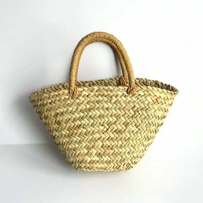 Sac à main triangulaire en herbe tissé Oblique