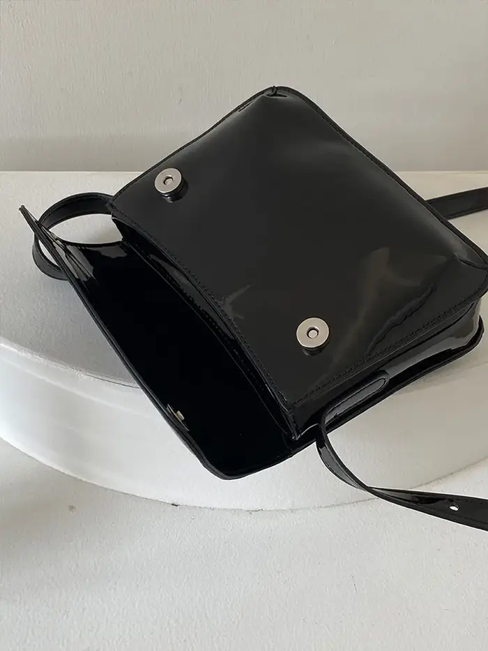 Sac bandoulière tendance en cuir verni pour femme