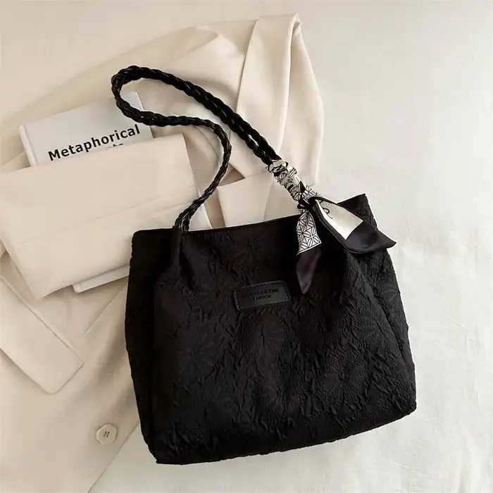 Sac fourre-tout matelassé chic avec bandoulière tressée