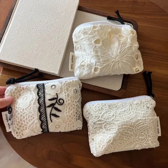 Mini sac de maquillage rétro brodé en dentelle pour femmes