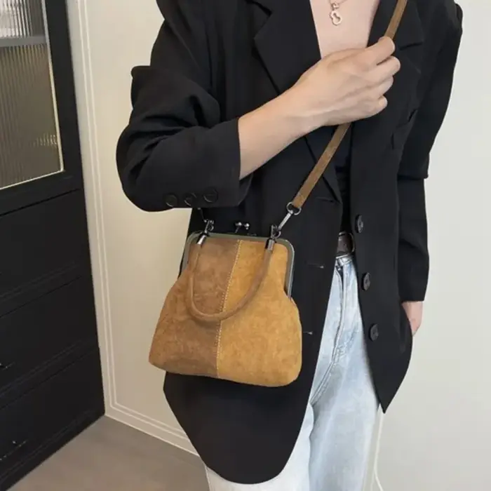 Sac bandoulière en cuir PU avec fermeture à clip