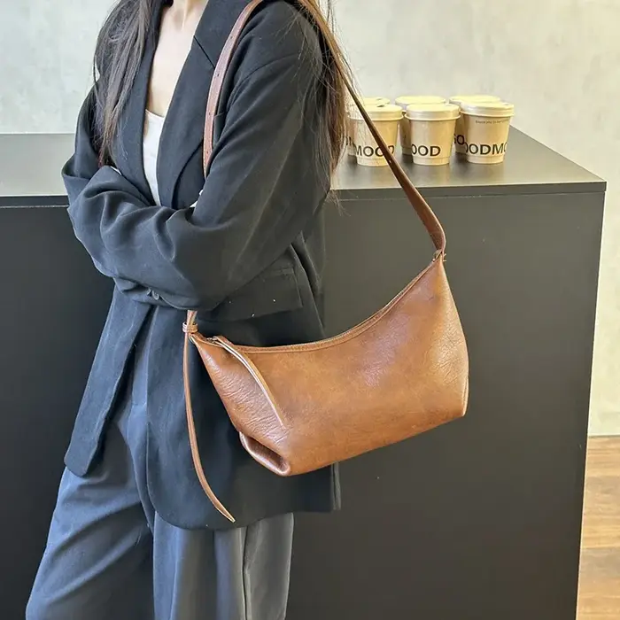 Petit sac noir de styliste pour femmes