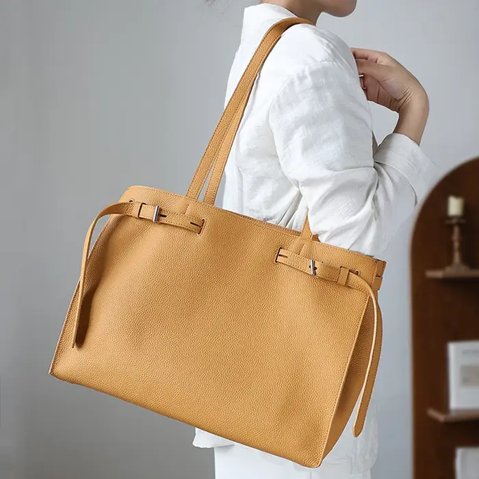 Femmes fourre-tout pochette d'ordinateur 2025 nouveau luxe en cuir véritable banlieue sac à main femme grande capacité minimaliste ordinateur sac à bandoulière