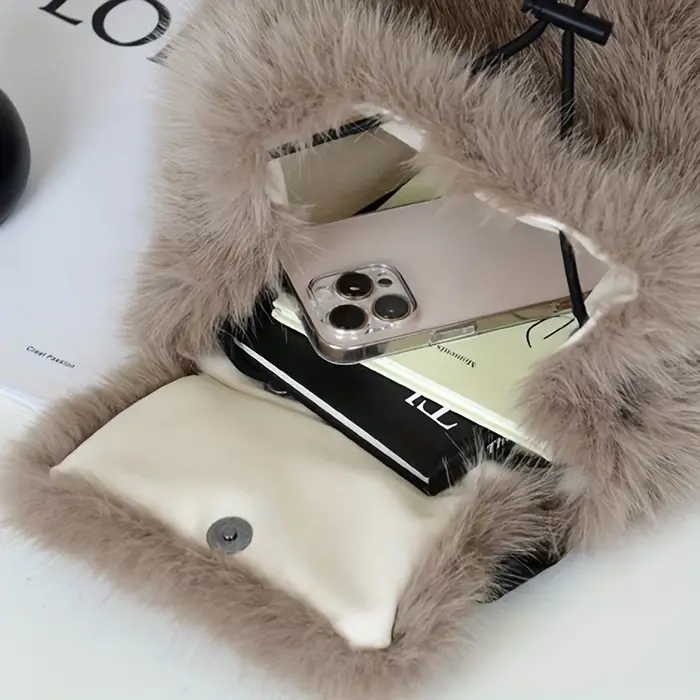Sac à dos en fausse fourrure pour femme avec fermeture à cordon réglable Sac à dos pour usage formel décontracté Mini sac à dos Sac à texture douce