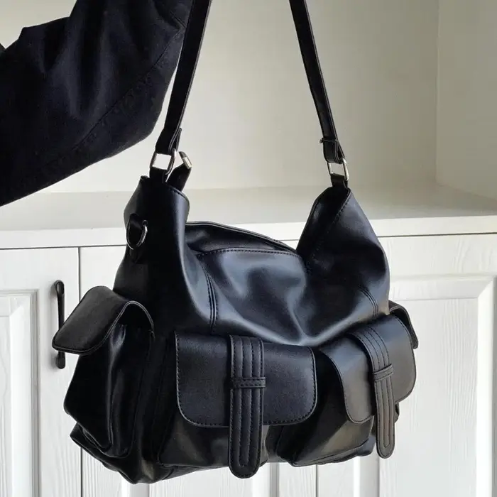Un nouveau sac messager fourre-tout à une épaule