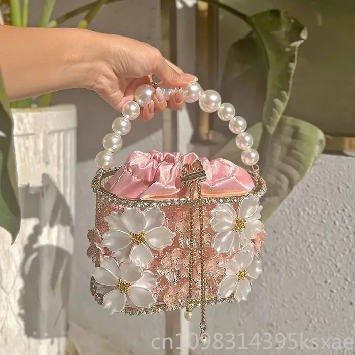 Sac seau vintage floral ajouré fait main avec chaîne en strass