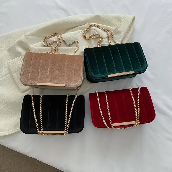 Petit sac carré en velours vintage pour femme