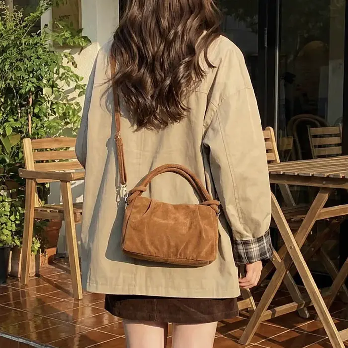 Nouveau sac bandoulière rétro en daim pour femme