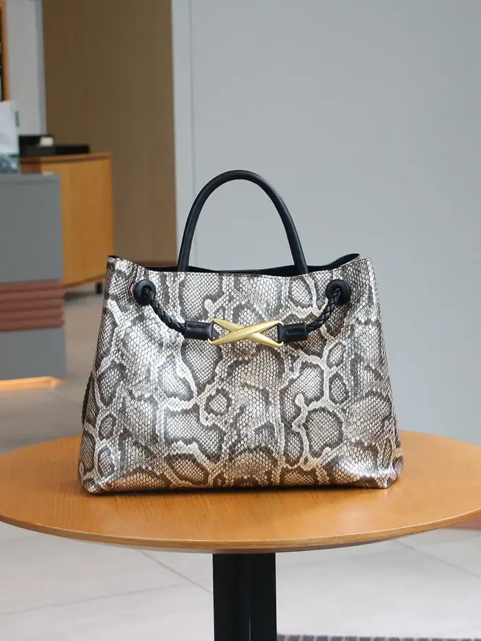 2025 mode européenne et américaine nouveau sac à main rétro design de niche boucle de corde en métal sac
