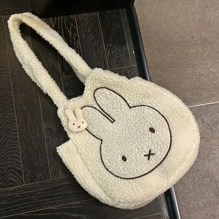 Sac à bandoulière brodé en laine d'agneau Miffy Kawaii avec fermeture magnétique