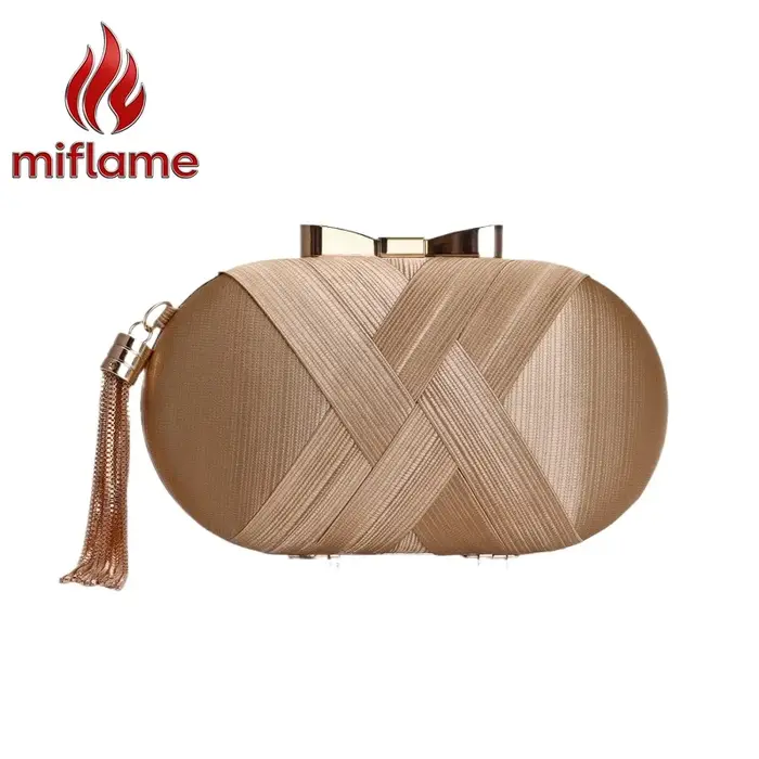 Pochette élégante pour femme avec pompon