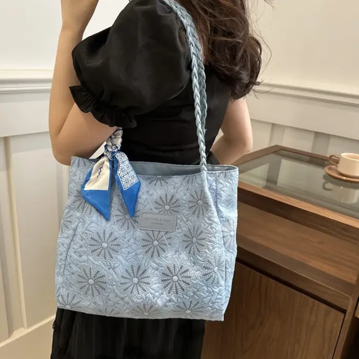 Sac fourre-tout matelassé chic avec bandoulière tressée