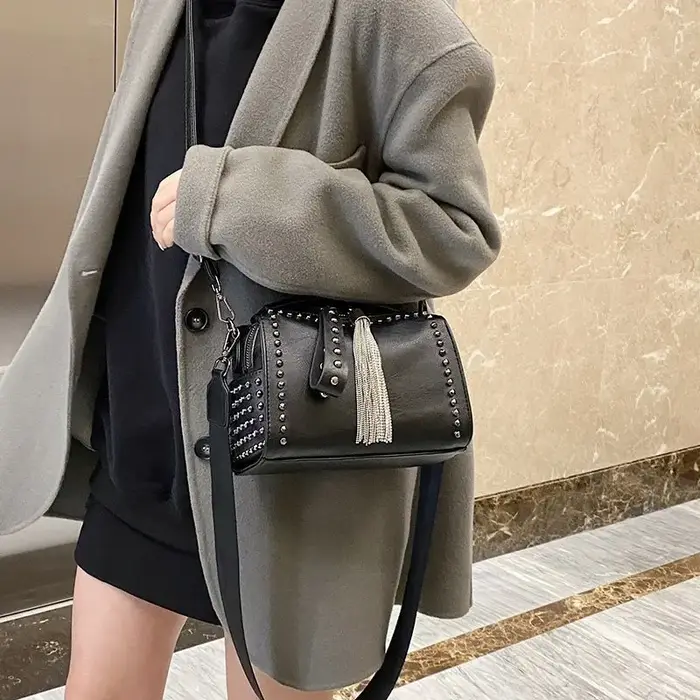 Sac à main de luxe pour femme avec rivets