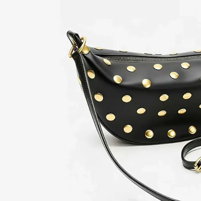 Sac Hobo Vintage en Cuir PU Marron avec Clous Dorés Décoratifs