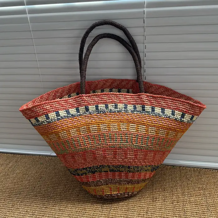 Sac à bandoulière en raphia coloré pour femme