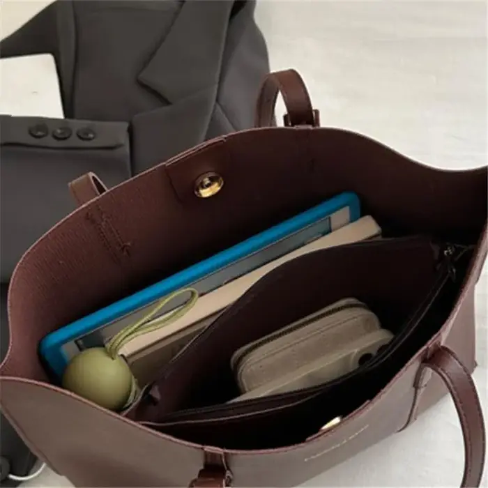 Sac fourre-tout en cuir noir avec pochette