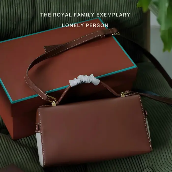 Sac à déjeuner pour femme en cuir patchwork fait main avec décorations cadenas, sac à poignée supéri